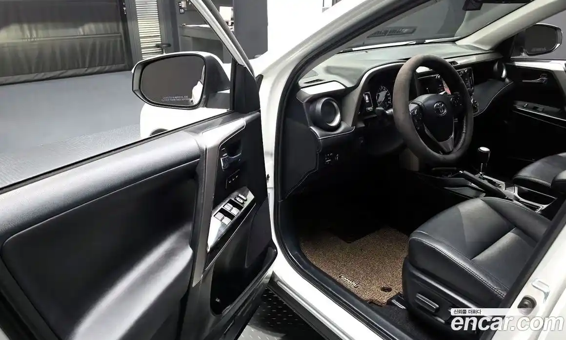 Toyota RAV4 2016 2.5 гидро в Москве № 1151731, фото 12