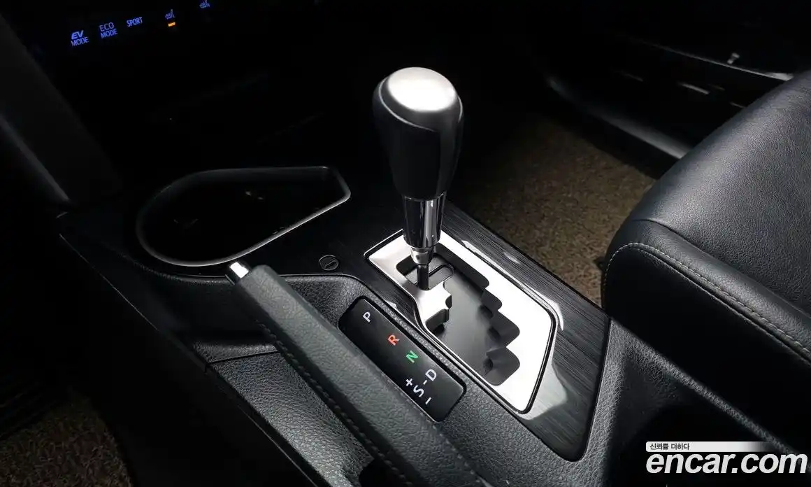 Toyota RAV4 2016 2.5 гидро в Москве № 1151731, фото 9