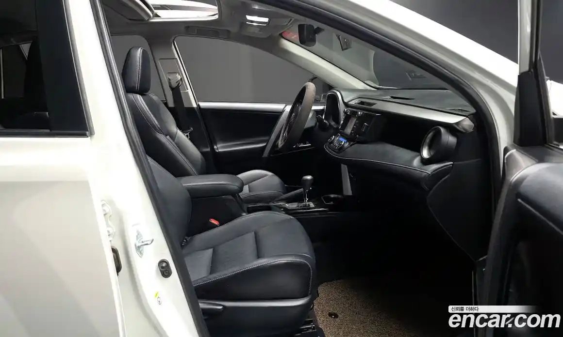 Toyota RAV4 2016 2.5 гидро в Москве № 1151731, фото 10