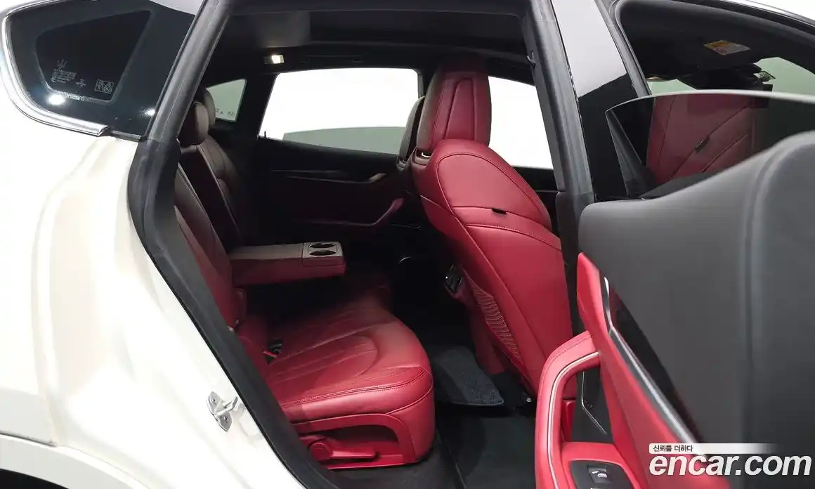 Maserati Levante 2018 3.0 гидро в Москве № 1152413, фото 11