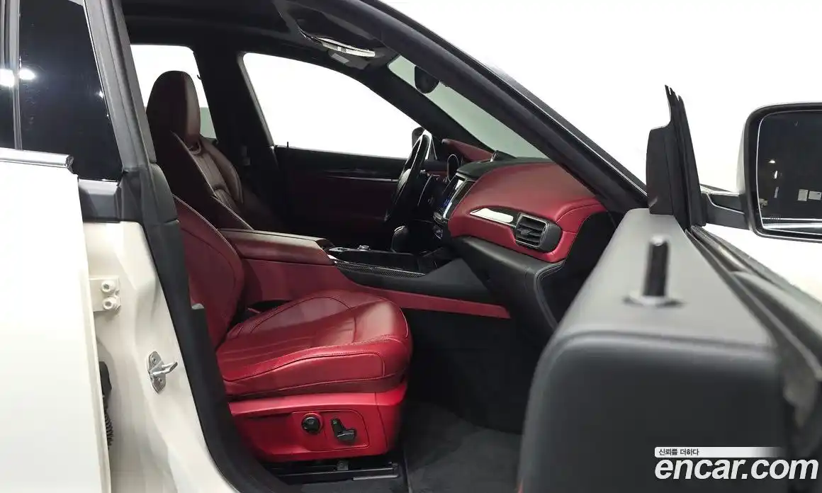 Maserati Levante 2018 3.0 гидро в Москве № 1152413, фото 10