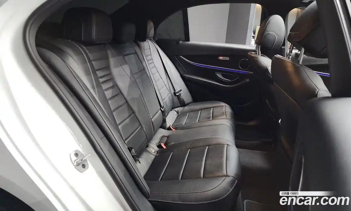 Mercedes-Benz E-Class 2023 2.0 гидро в Москве, фото 12