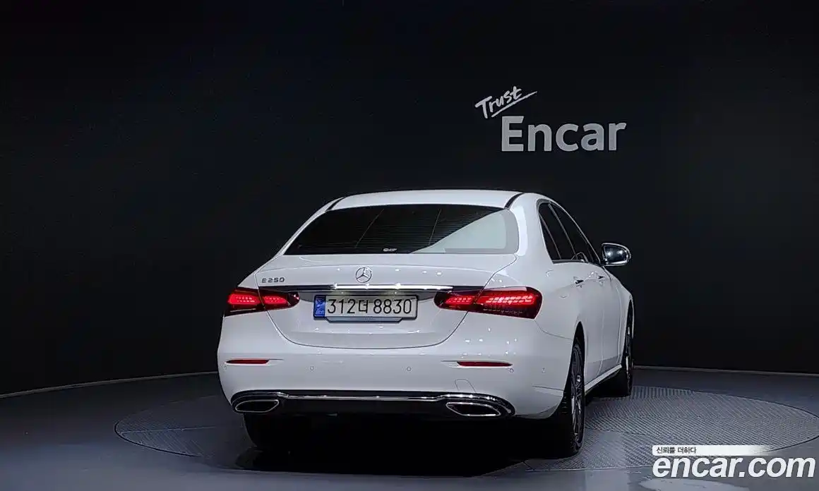 Mercedes-Benz E-Class 2023 2.0 гидро в Москве, фото 4