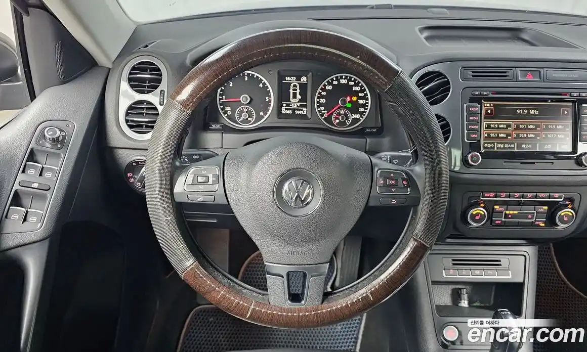 Volkswagen Tiguan 2013 2.0 гидро в Москве № 215238, фото 13
