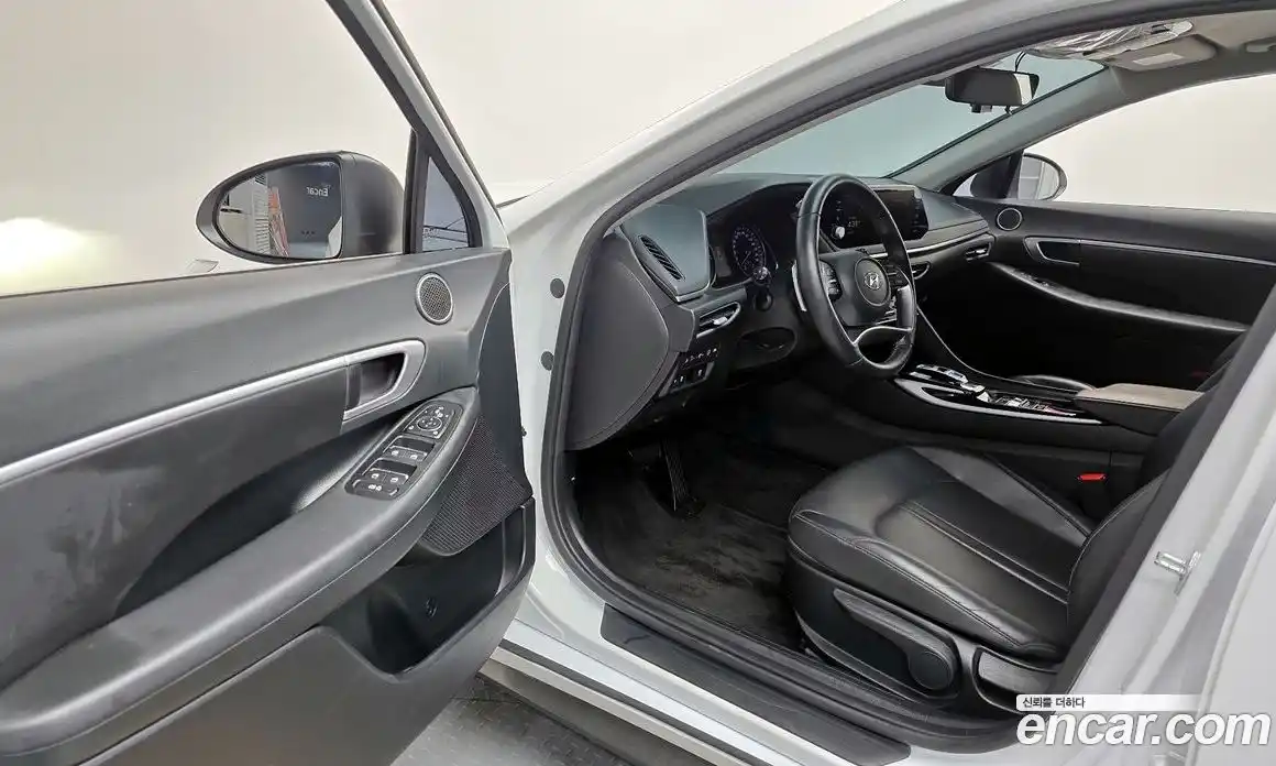 Hyundai Sonata 2022 2.0 Автомат в Москве № 1128240, фото 10