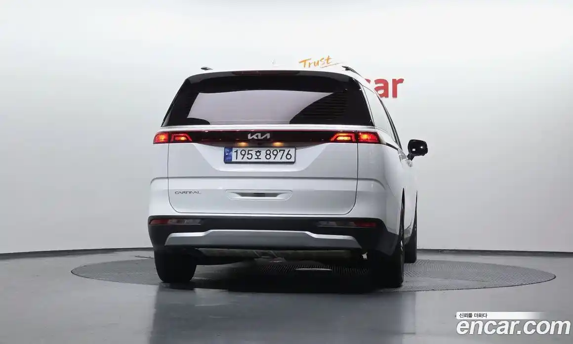 Kia Canival 2023 2.2 гидро в Москве № 1128583, фото 4
