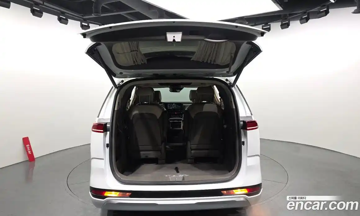 Kia Canival 2022 3.5 Автомат в Москве № 1128664, фото 20