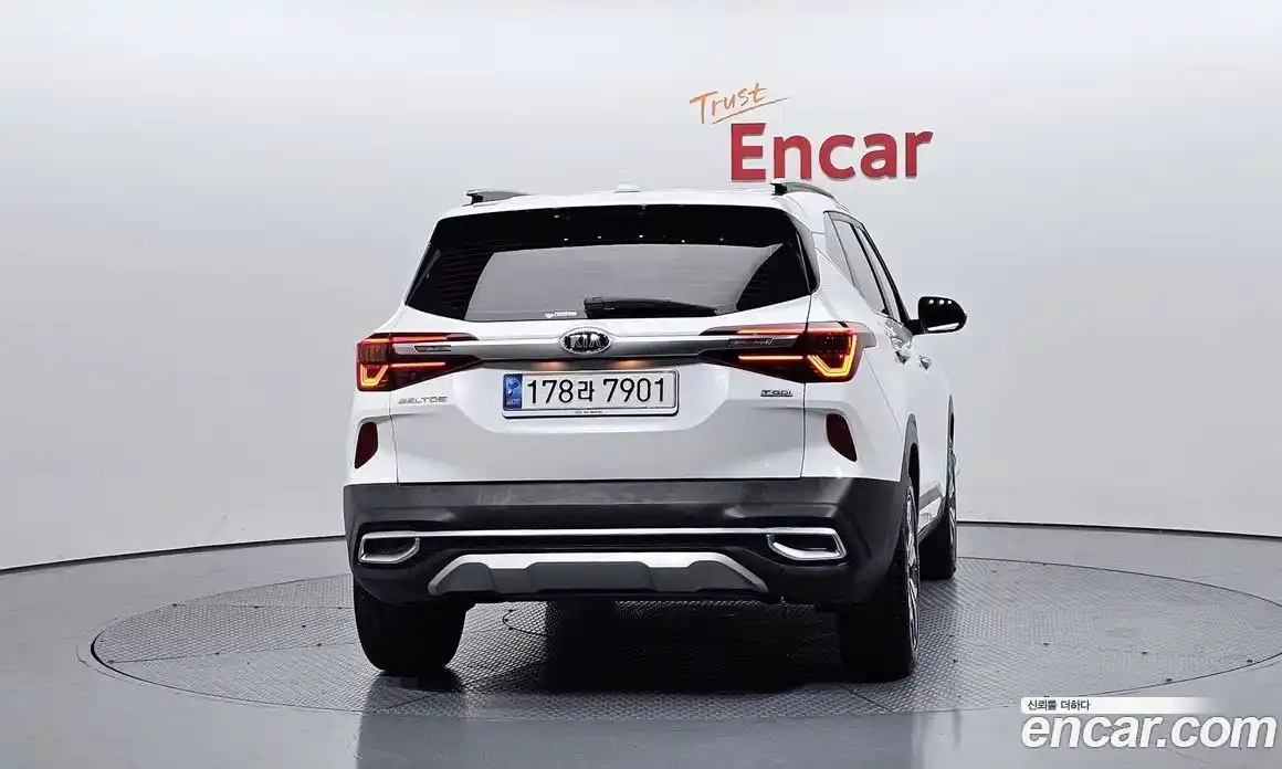 Kia Seltos 2021 1.6 Автомат в Москве № 1128931, фото 4