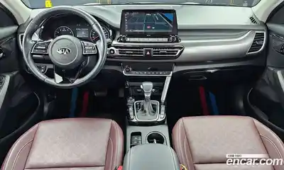 Kia Seltos 2021 1.6 Автомат в Москве № 1128931, миниатюра 7