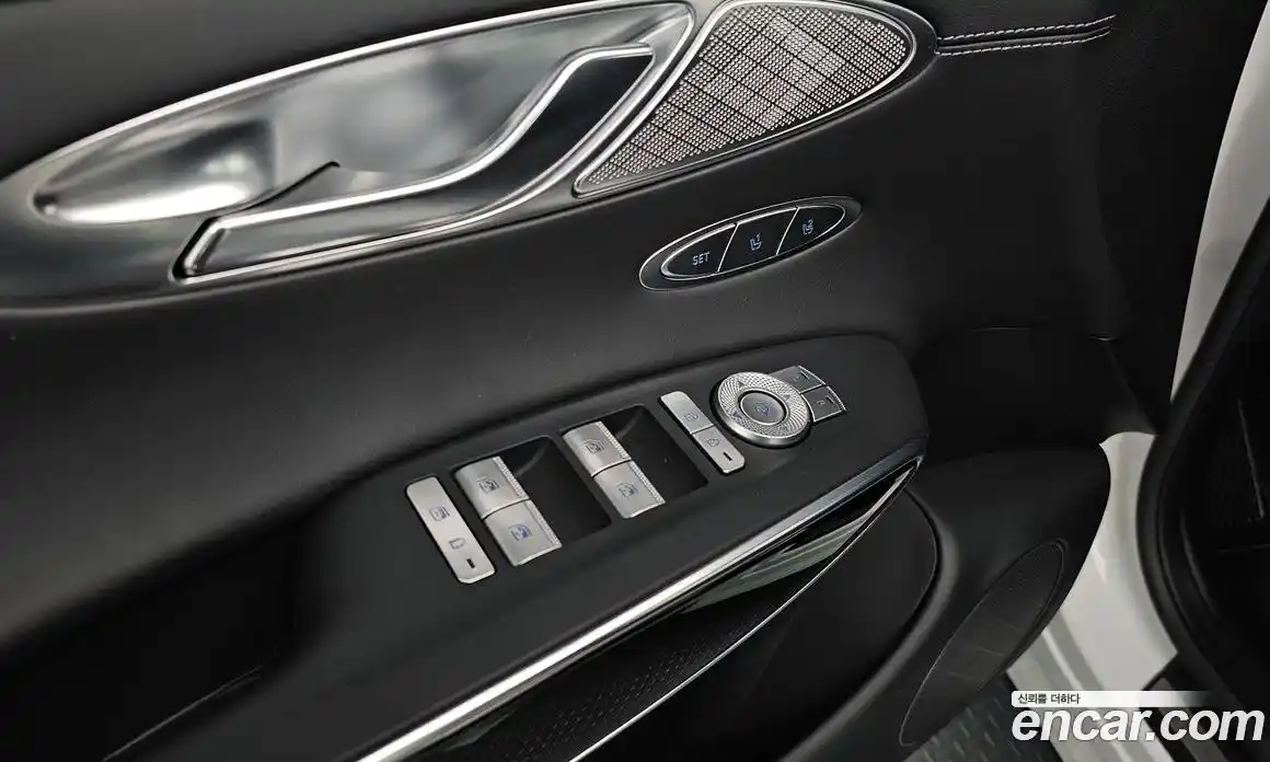 Genesis GV70 2024 2.5 Автомат в Москве № 1129136, фото 17