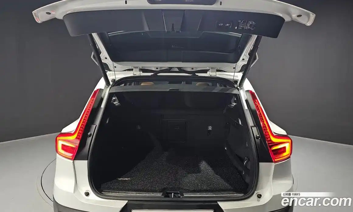 Volvo XC40 2019 2.0 гидро в Москве № 1132774, фото 20