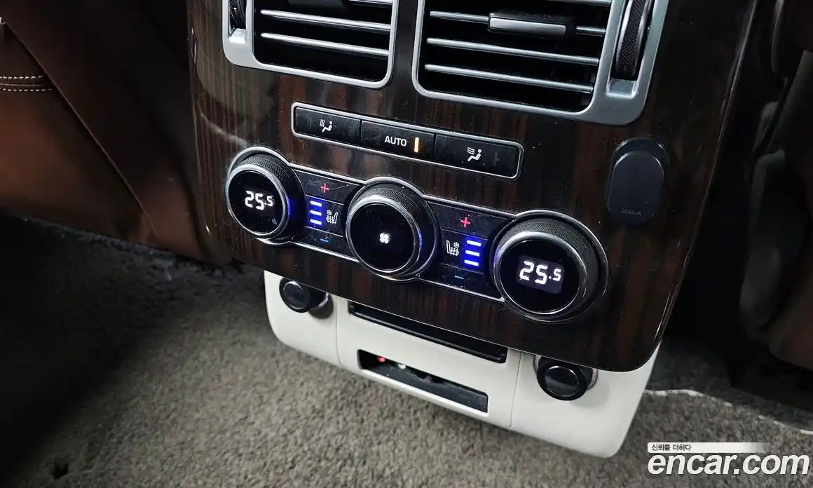 Land Rover Range-Rover 2015 4.4 гидро в Москве № 1136978, фото 18