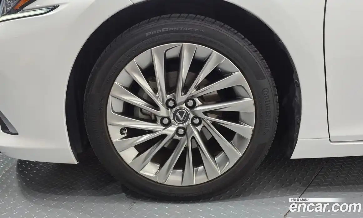 Lexus ES 2018 2.5 гидро в Москве № 1138665, фото 5
