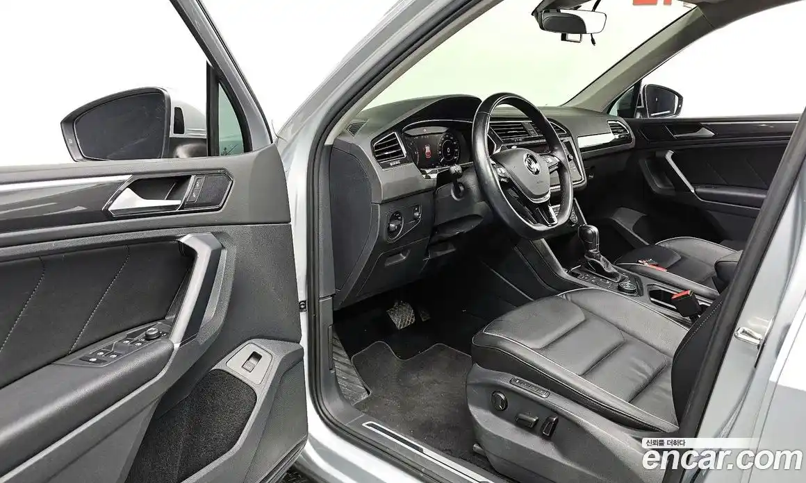 Volkswagen Tiguan 2018 2.0 гидро в Москве № 1139049, фото 11