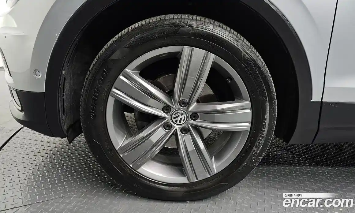Volkswagen Tiguan 2018 2.0 гидро в Москве № 1139049, фото 5
