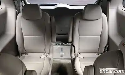 Kia Canival 2018 2.2 Автомат в Москве № 1143221, миниатюра 12