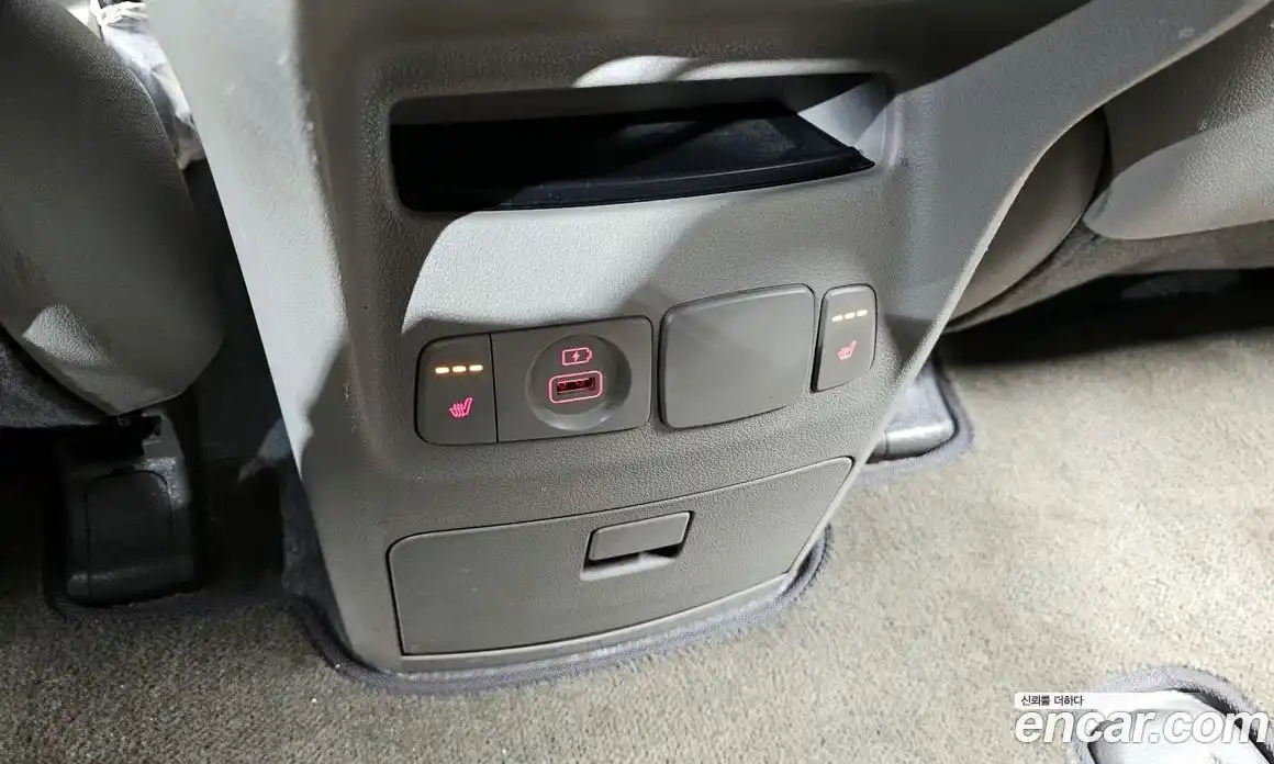 Kia Canival 2018 2.2 Автомат в Москве № 1143221, фото 19