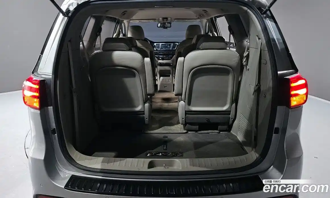 Kia Canival 2018 2.2 Автомат в Москве № 1143221, фото 20