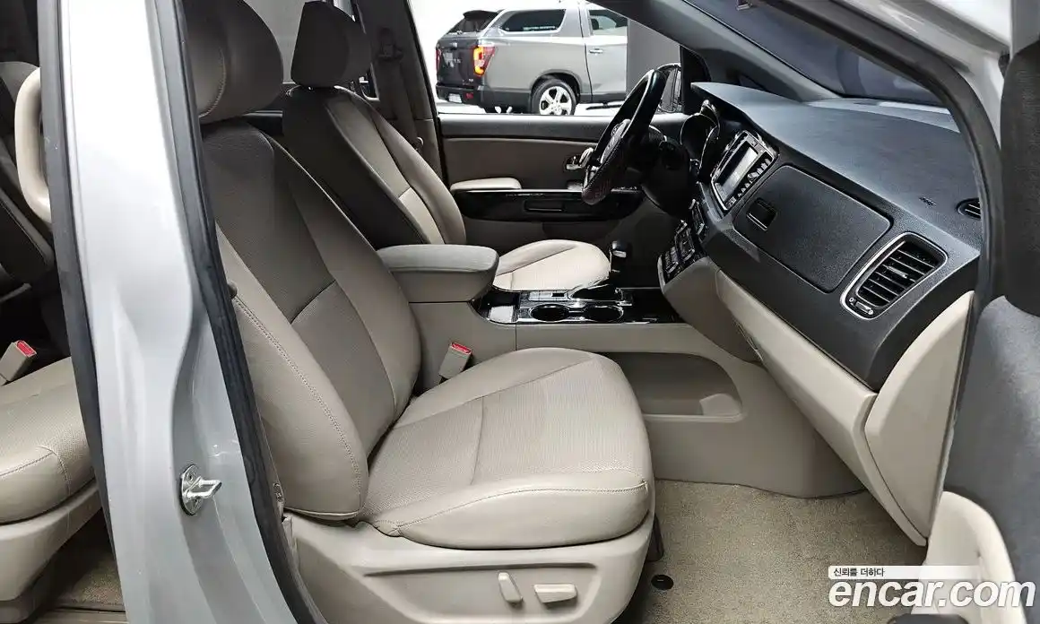 Kia Canival 2018 2.2 Автомат в Москве № 1143221, фото 10