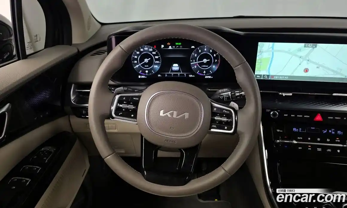 Kia Canival 2022 3.5 Автомат в Москве № 1143242, фото 13