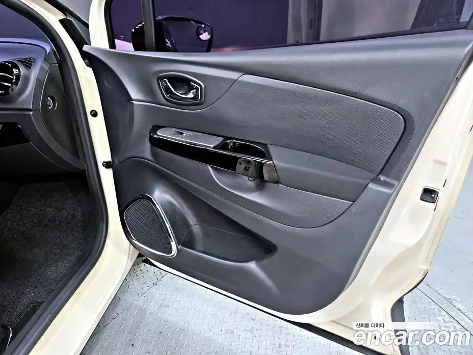 Renault QM3 2015 1.5 Автомат в Москве № 1146546, фото 18