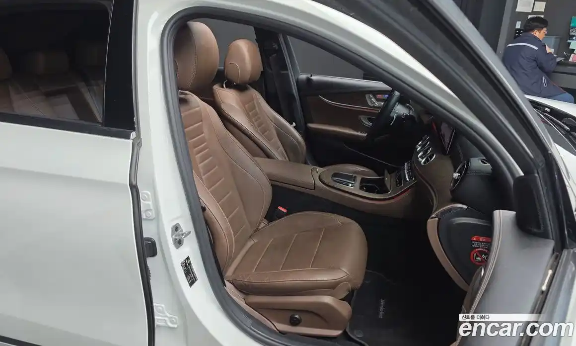 Mercedes-Benz E-Class 2021 2.0 гидро, фото 12
