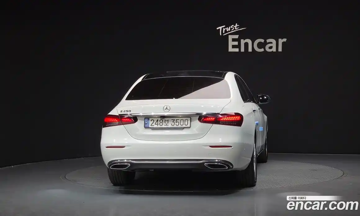Mercedes-Benz E-Class 2021 2.0 гидро, фото 4