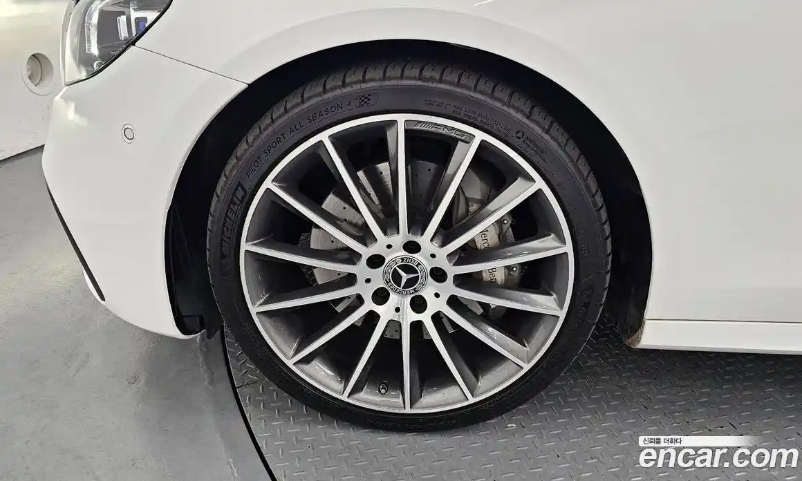 Mercedes-Benz E-Class 2022 2.0 гидро, фото 5