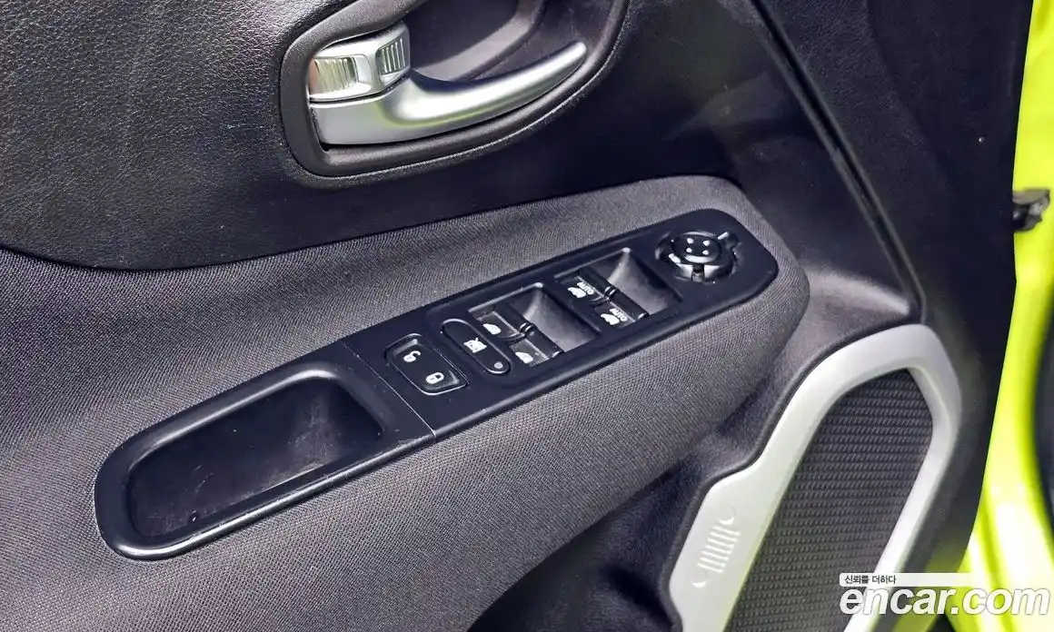 Jeep Renegade 2018 2.4 гидро в Москве № 1151593, фото 15