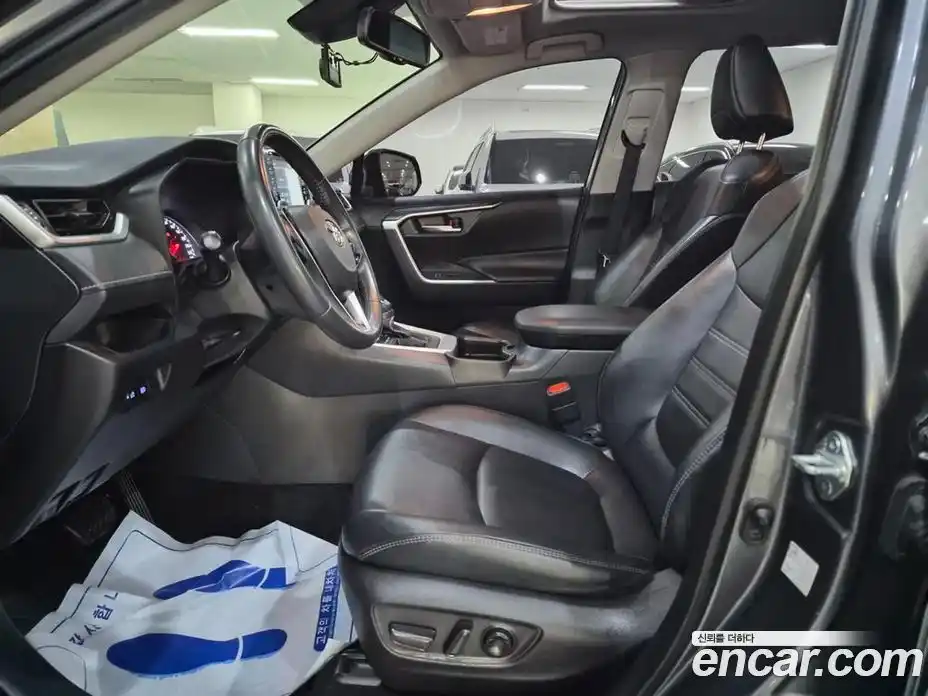 Toyota RAV4 2019 2.5 гидро в Москве № 1151792, фото 12