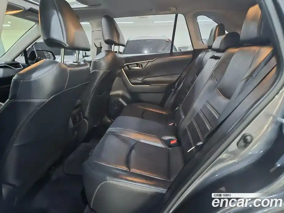Toyota RAV4 2019 2.5 гидро в Москве № 1151792, фото 13