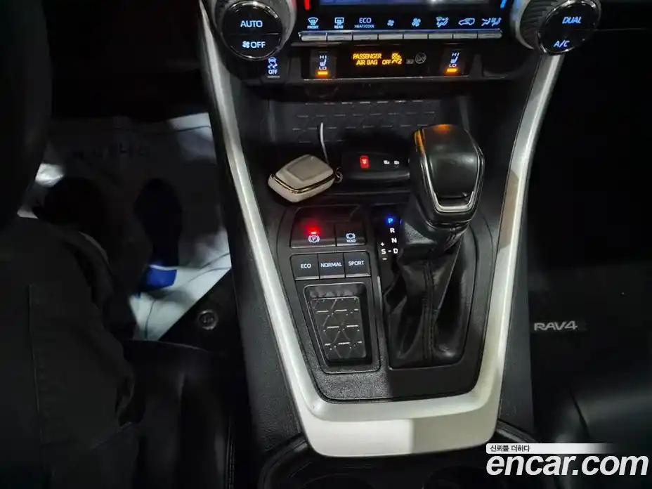 Toyota RAV4 2019 2.5 гидро в Москве № 1151792, фото 14