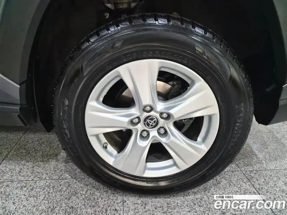 Toyota RAV4 2019 2.5 гидро в Москве № 1151792, фото 19