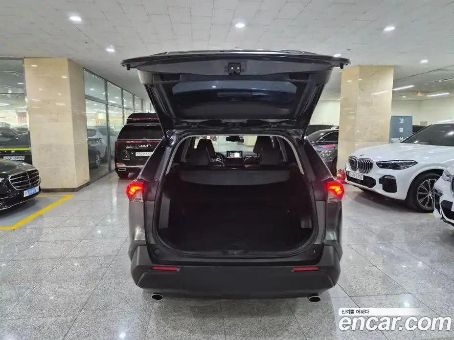 Toyota RAV4 2019 2.5 гидро в Москве № 1151792, фото 5