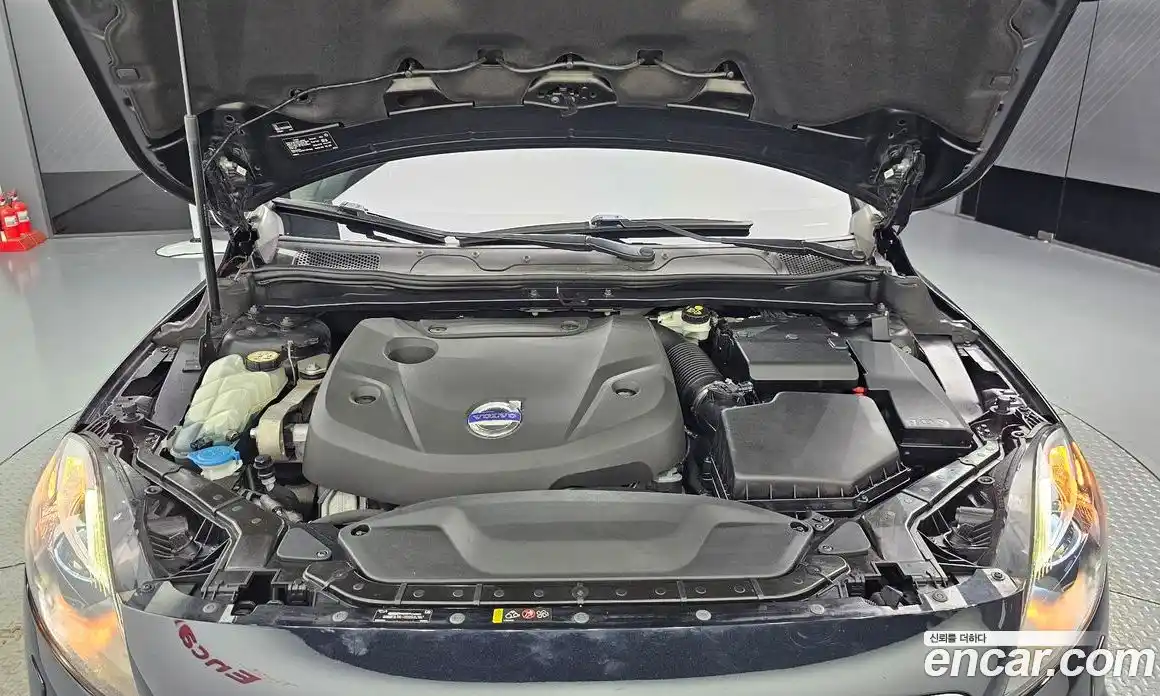 Volvo V40 2015 2.0 гидро в Москве № 230573, фото 6