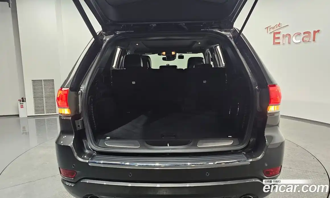 Jeep Cherokee 2018 3.0 гидро в Москве № 232603, фото 20