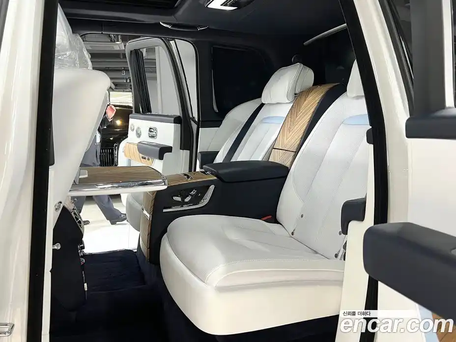 Rolls-Royce Cullinan 2019 6.7 гидро в Москве № 407372, фото 12