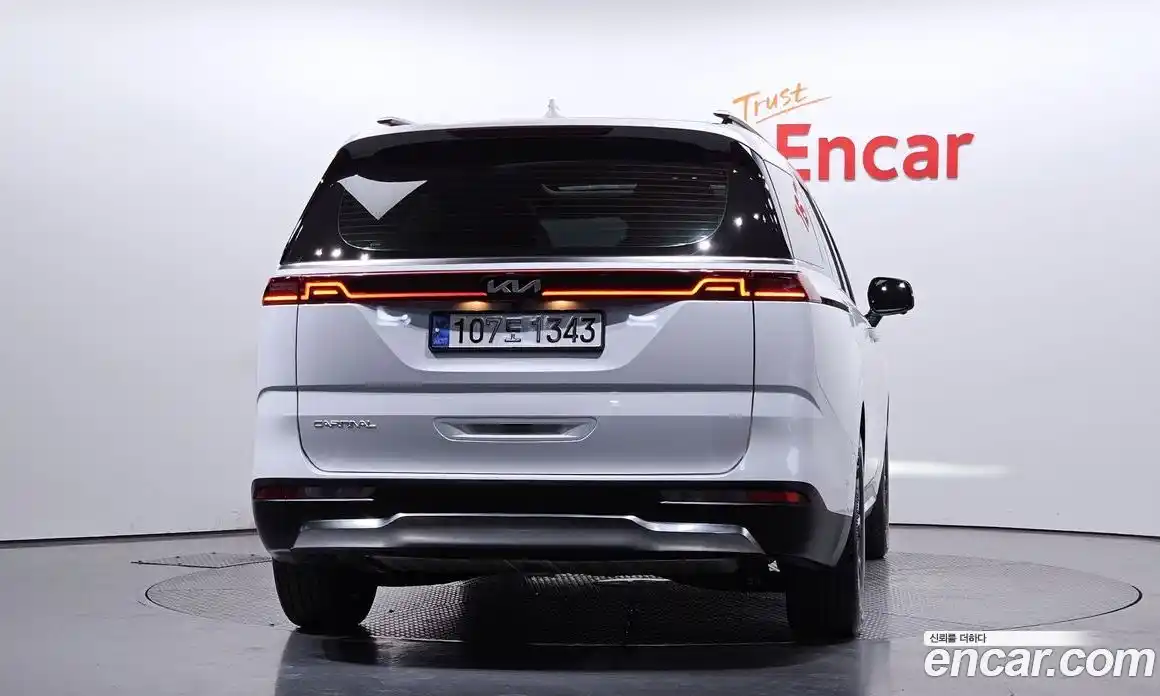 Kia Canival 2023 3.5 Автомат в Москве № 1128605, фото 3