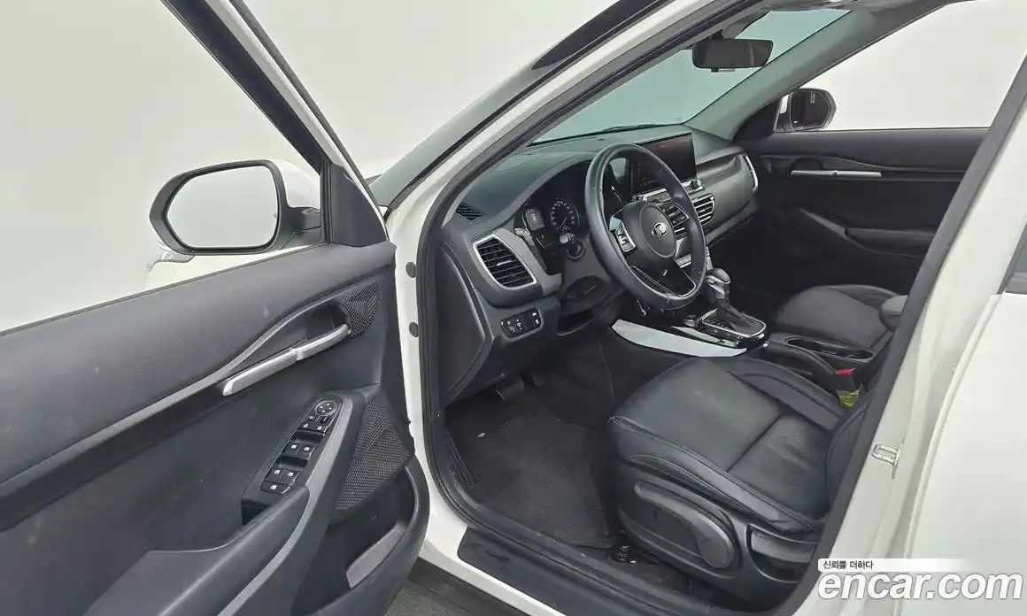 Kia Seltos 2021 1.6 Автомат в Москве № 1128708, фото 10