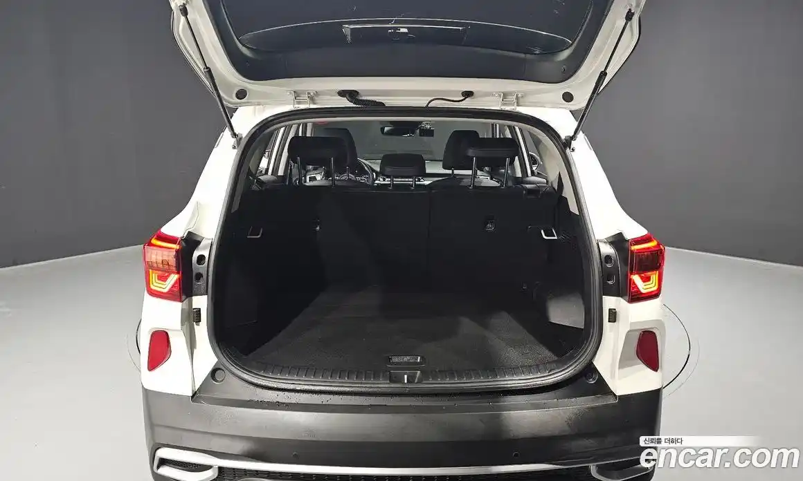 Kia Seltos 2022 1.6 Автомат в Москве № 1128829, фото 20