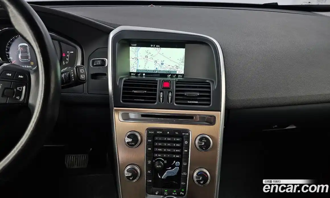 Volvo XC60 2016 2.0 гидро в Москве № 1132885, фото 14