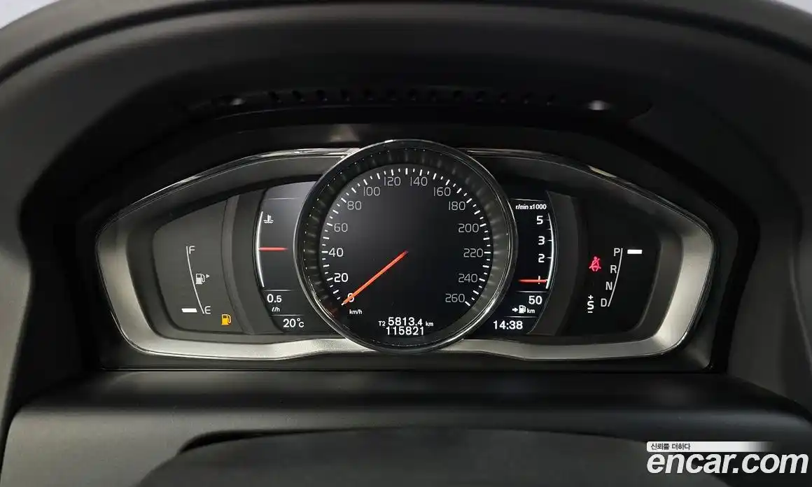 Volvo XC60 2016 2.0 гидро в Москве № 1132885, фото 8