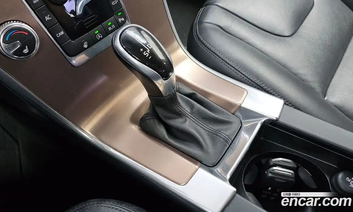 Volvo XC60 2016 2.0 гидро в Москве № 1132885, фото 9