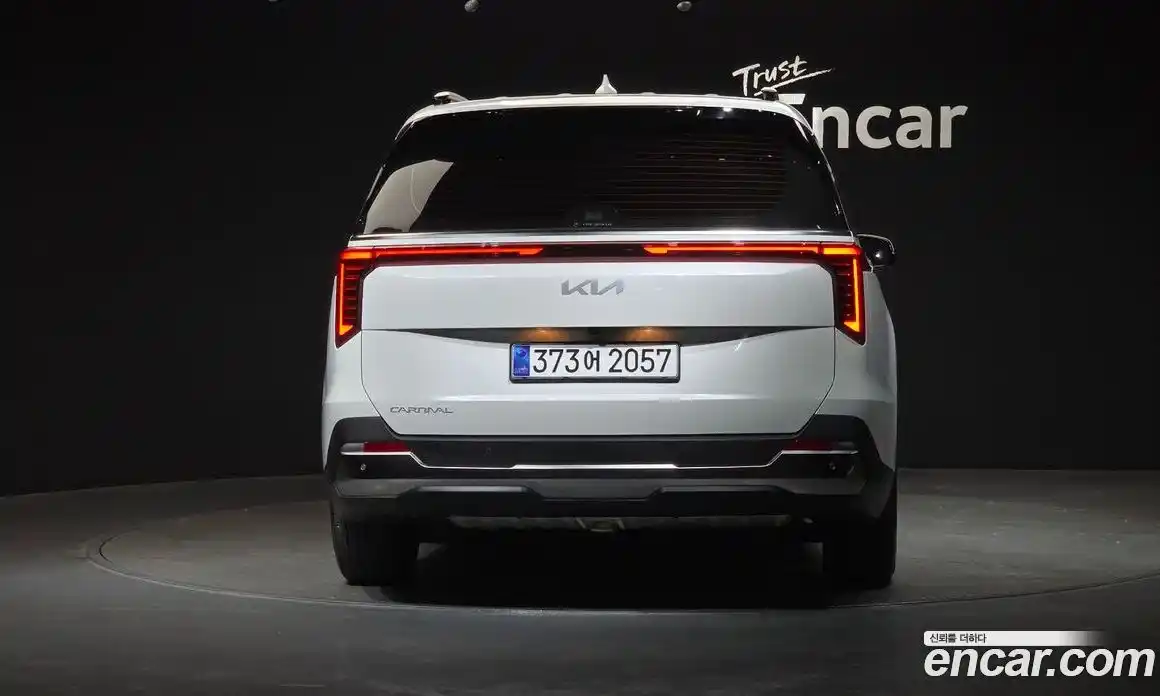 Kia Canival 2025 3.5 Автомат в Москве № 1142976, фото 4