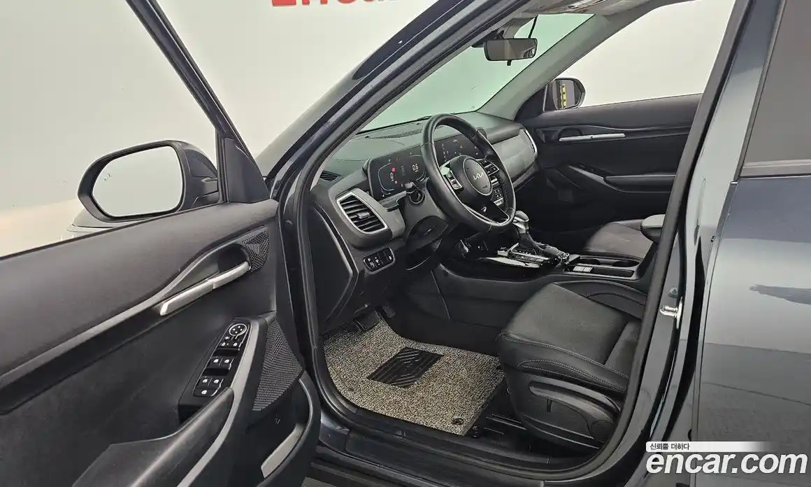 Kia Seltos 2024 2.0 Автомат в Москве № 1143220, фото 10