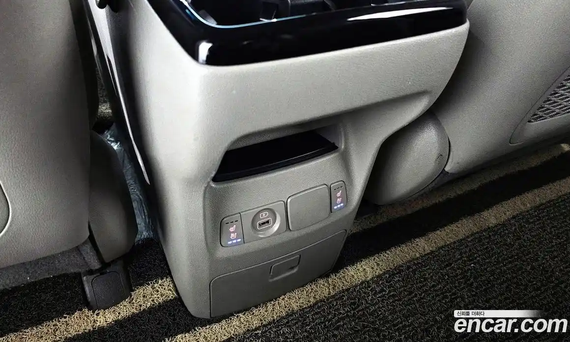 Kia Canival 2019 2.2 Автомат в Москве № 1143328, фото 19