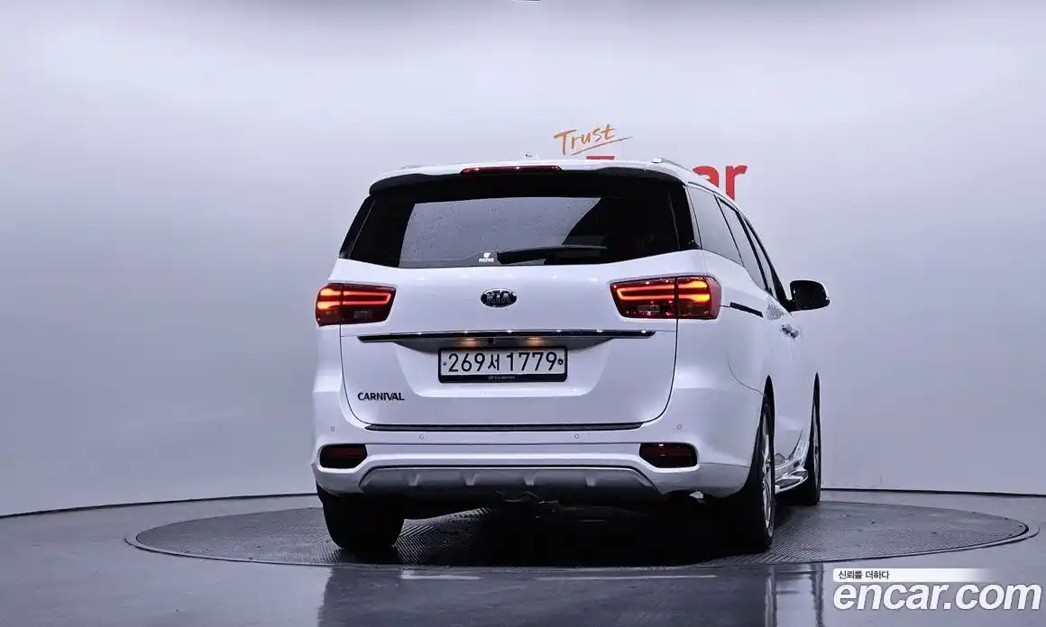 Kia Canival 2019 2.2 Автомат в Москве № 1143328, фото 4