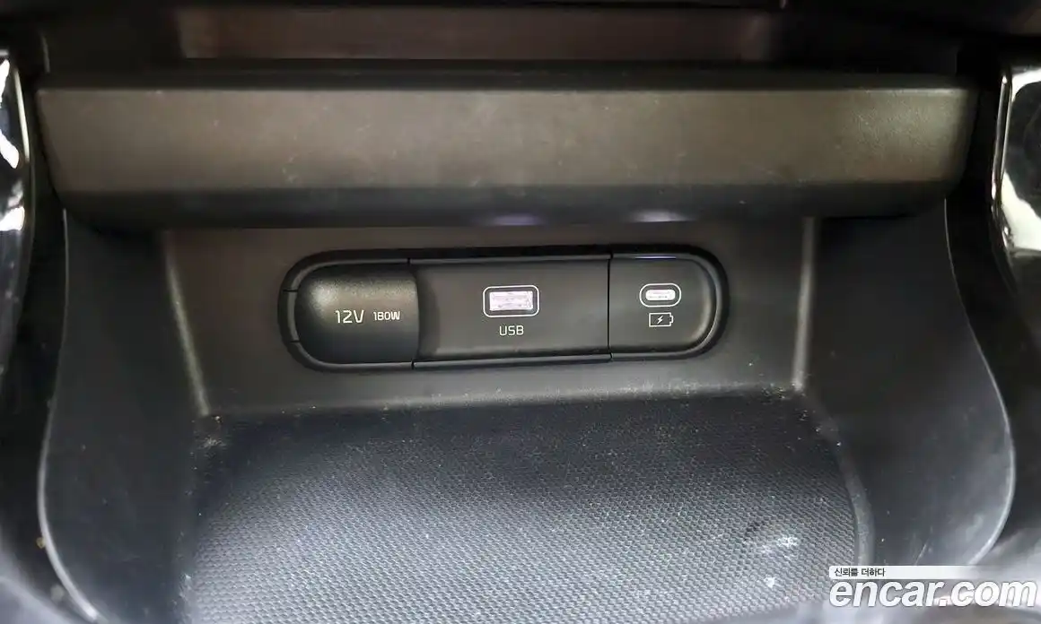 Kia Seltos 2022 2.0 Автомат в Москве № 1143450, фото 19