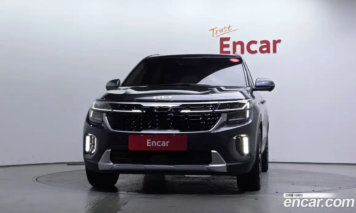 Kia Seltos 2022 2.0 Автомат в Москве № 1143450, фото 3