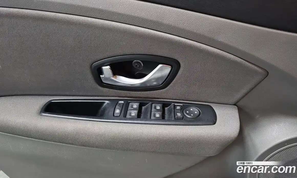 Renault SM3 2010 1.6 гидро в Москве № 1143523, фото 14